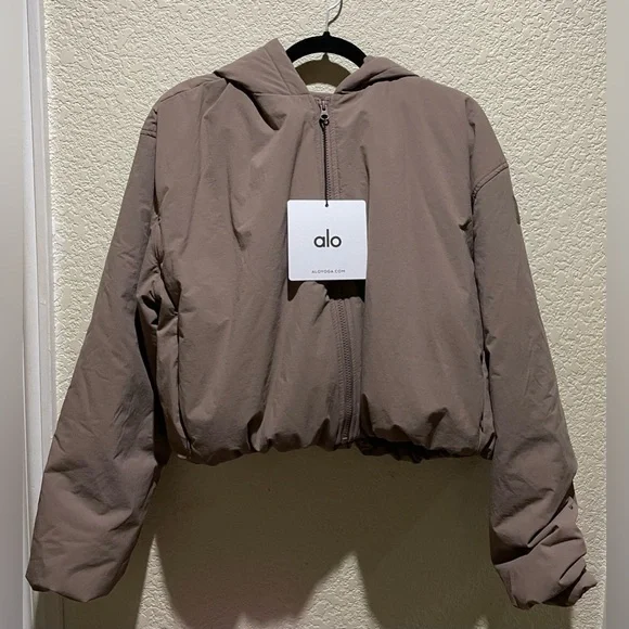 ALO Yoga NWT Cropped Mountain Peak Full Zip hoodie Jacket Mushroom Color Size L
